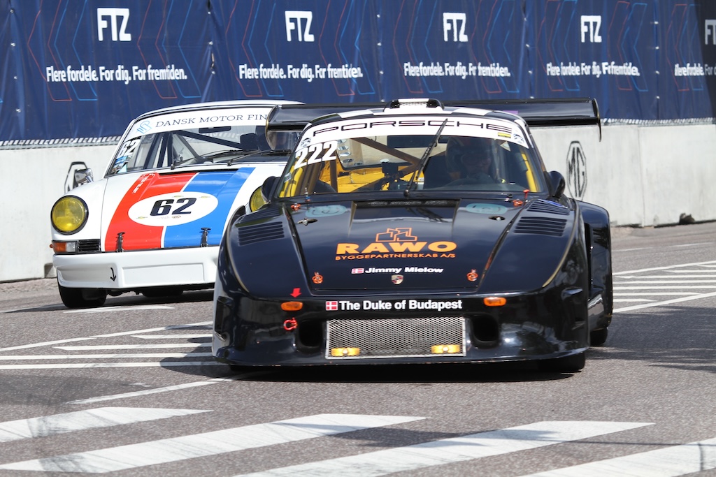 To brutale Porsche racere i tæt kamp. Porsche og racing har bare altid været to sider af samme sag.
(Foto: Motorsporten.dk)